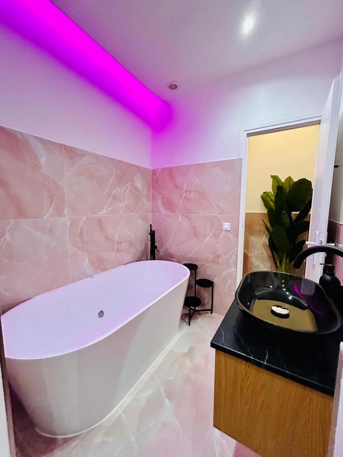 Intimate Escape - Seaside - Spa Bath - Wifi - Ac Nice Bagian luar foto
